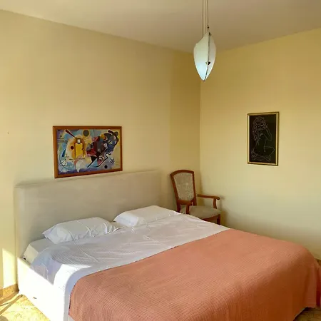 Rtsh Lägenhet Tirana